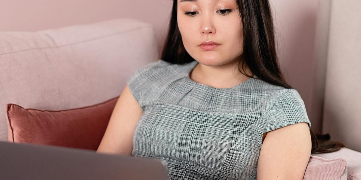 This guide explains how remote sales professionals—especially high-ticket closers—can stop wasting time on generic job sites and use smarter remote job finder s...